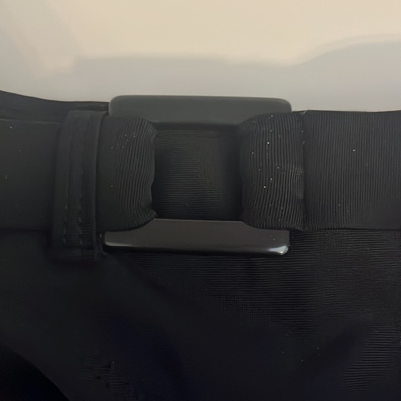 5/$20 🛍 Black belted bikini bottom - Picture 3 of 4